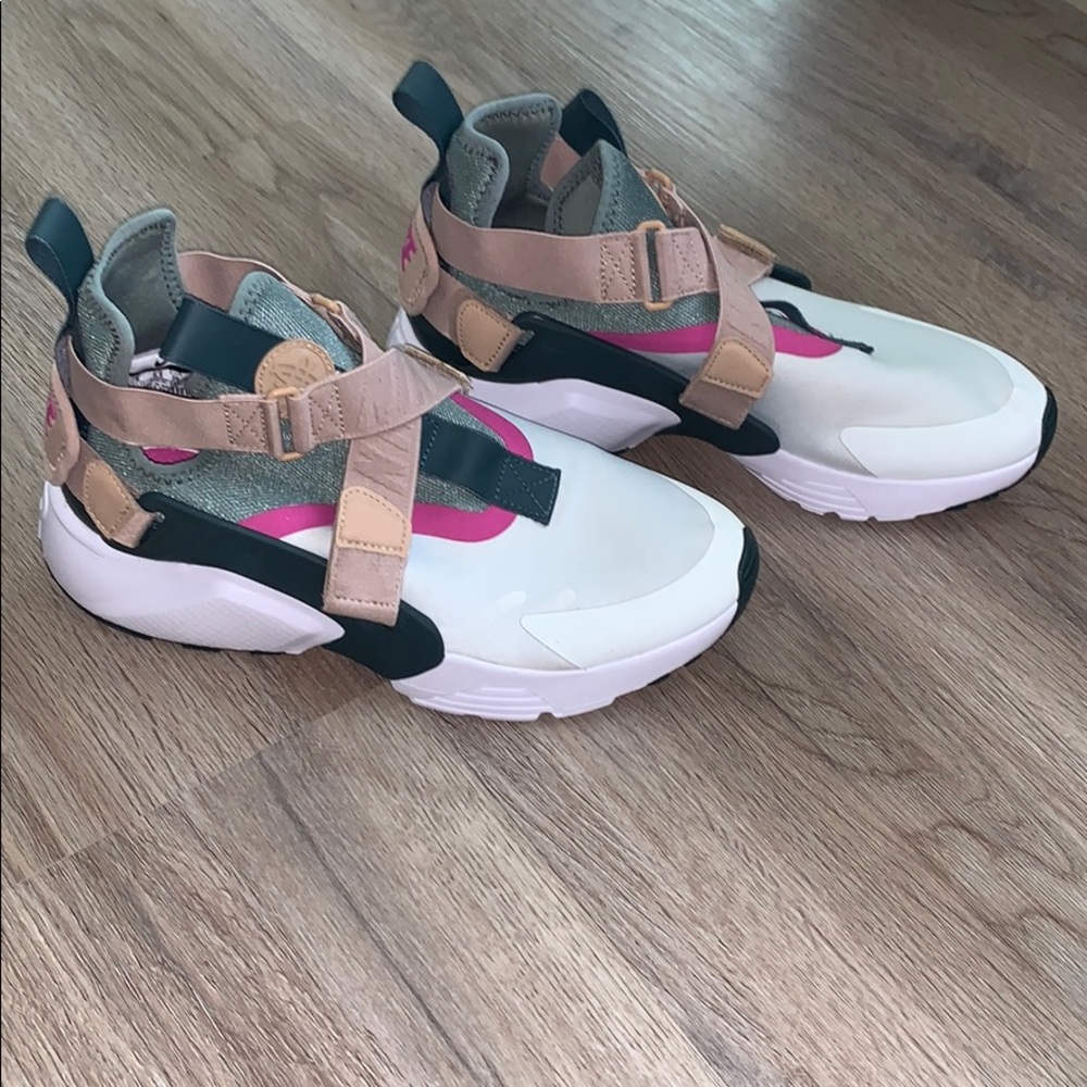 Nike Air Women's Huarache City Running sneaker